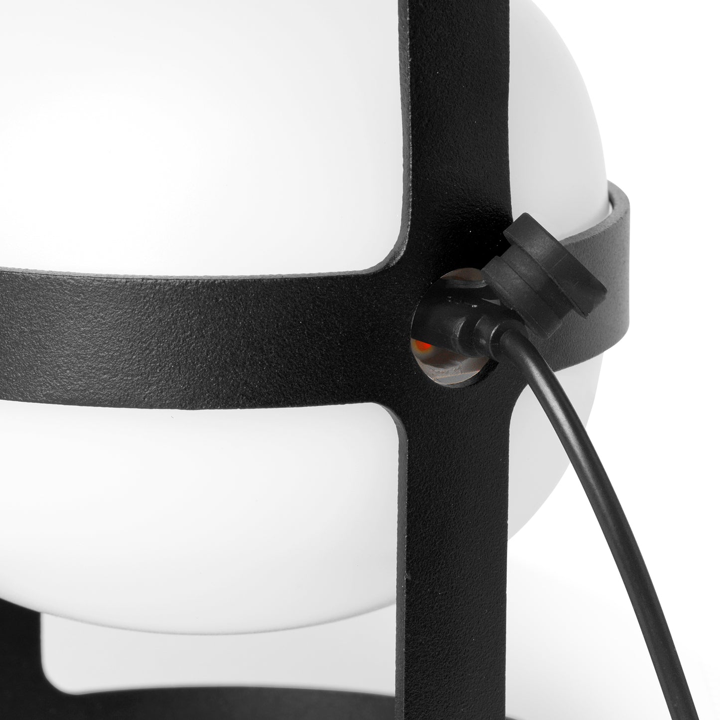 Portable outdoor table lamp
