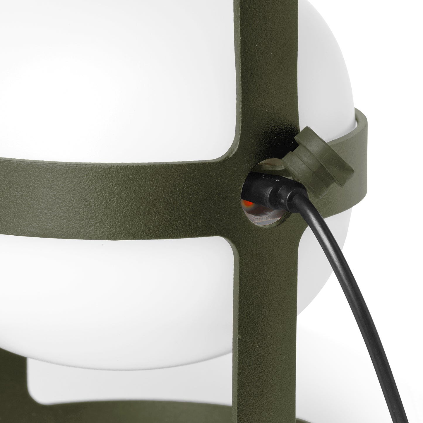 Portable outdoor table lamp